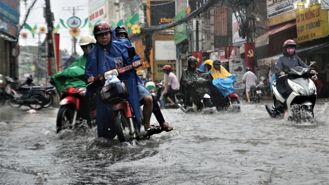 Saigon submerged following torrential rain for 2nd time this week