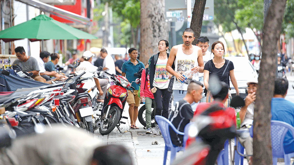 Doan Ngoc Hai barred from leading campaign; disorder returns to Saigon sidewalks