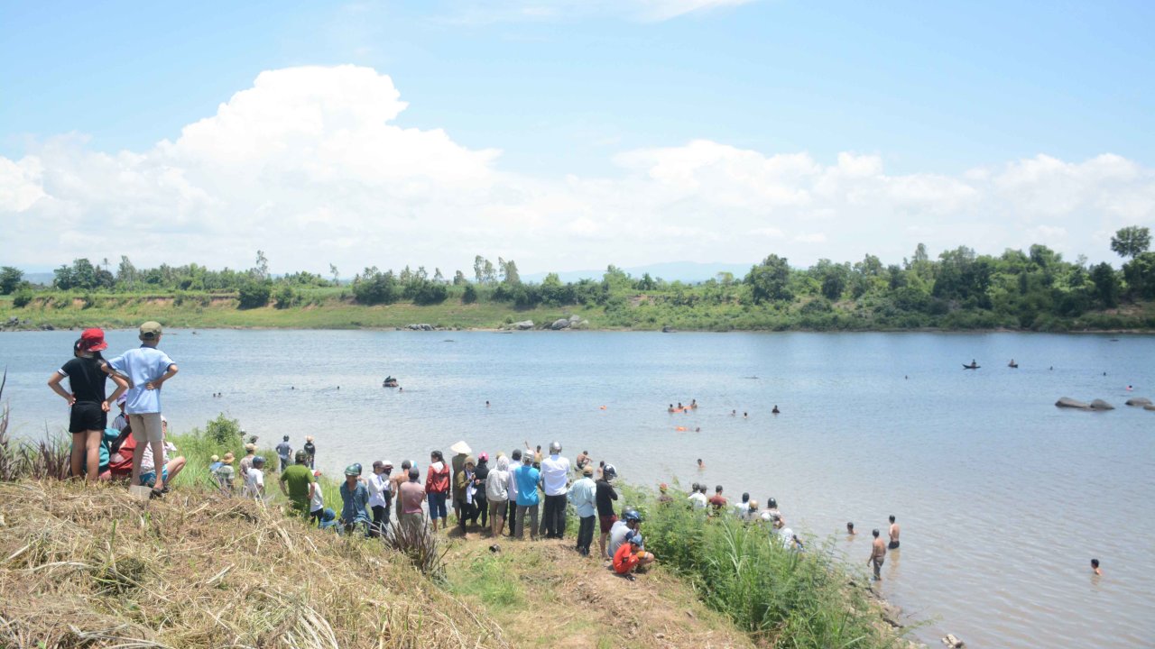 Four Vietnamese schoolchildren drown in river as hydropower plant dumps water