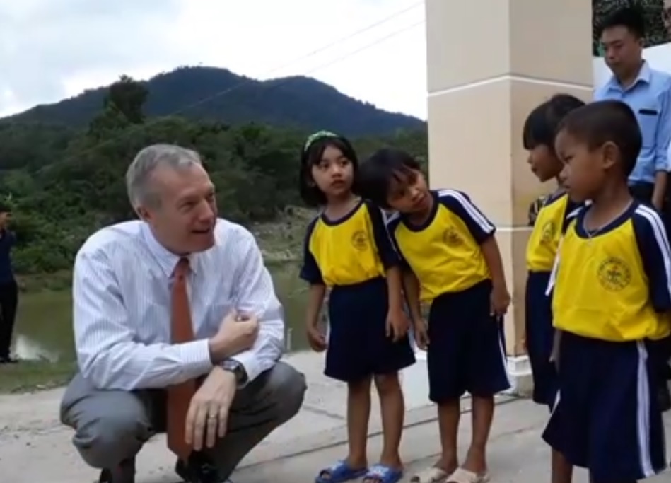 US Ambassador to Vietnam visits kindergarten in Khanh Hoa Province