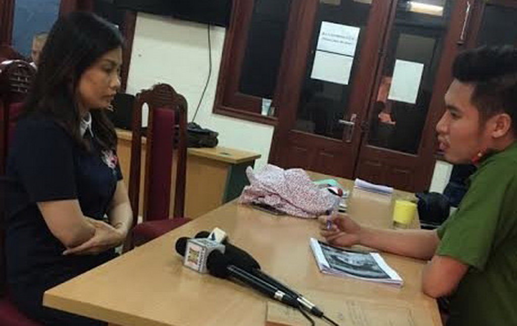 Hanoi woman apologizes for posing as journalist, insulting police officers