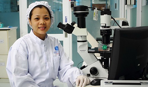 From lab cleaner to published biotechnologist: the story of a Vietnamese female scientist
