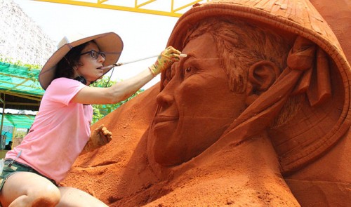 Int’l sand sculpture championship runs for first time in Vietnam