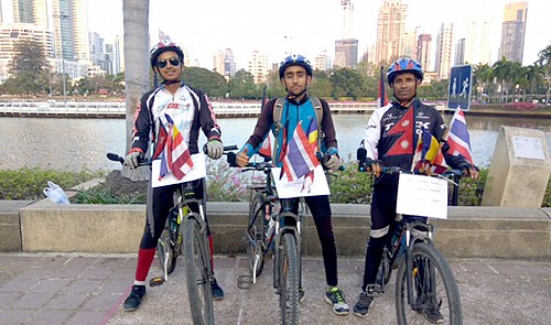 Three Nepali cyclists on green tour arrive in Ho Chi Minh City