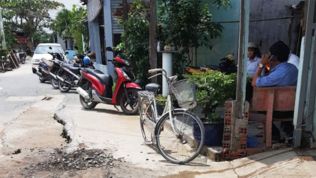 Road cracks pose threat of subsidence in Ho Chi Minh City’s suburban district