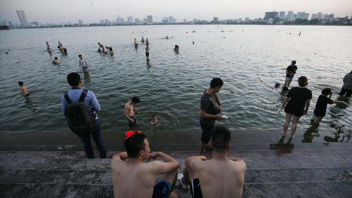 Locals take dip in Hanoi’s West Lake amidst sizzling heat