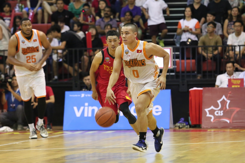 ‘Viet Kieu’ basketball players find opportunity in homeland championship