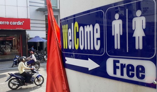 Public offices, service venues offer free restrooms to tourists in Hue