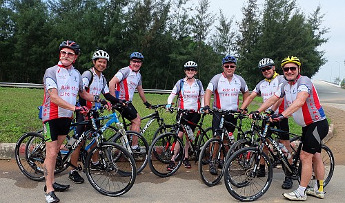 Charity ride along Vietnam's central coast raises $22,500 for needy students