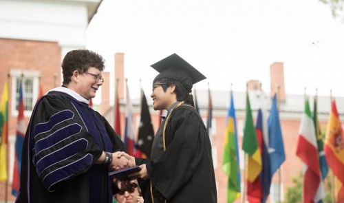 Vietnamese graduate rejects Harvard Phd scholarship