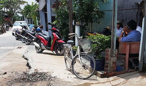 Road cracks pose threat of subsidence in Ho Chi Minh City’s suburban district