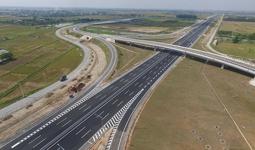 Vietnamese ministers grilled over expressway costs at legislative Q&A