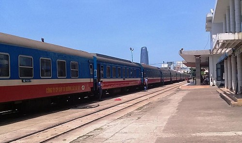 Travel in Vietnam: To Hue by train