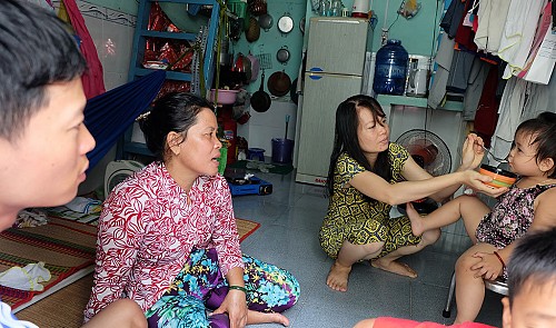 Vietnamese workers wrestling with insufficient minimum wage
