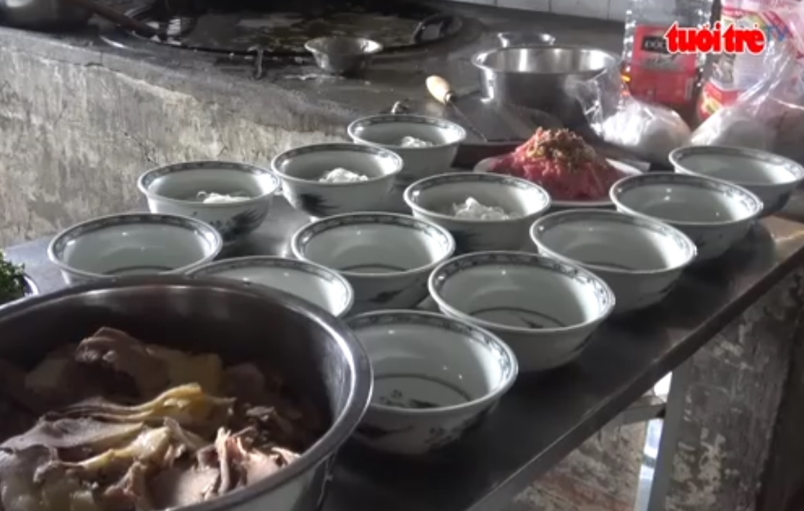 Men donate 2,000 bowls of pho to soldiers in Vietnam’s Spratlys