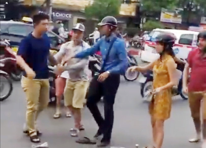 Two arrested for assaulting American in Hanoi road rage incident