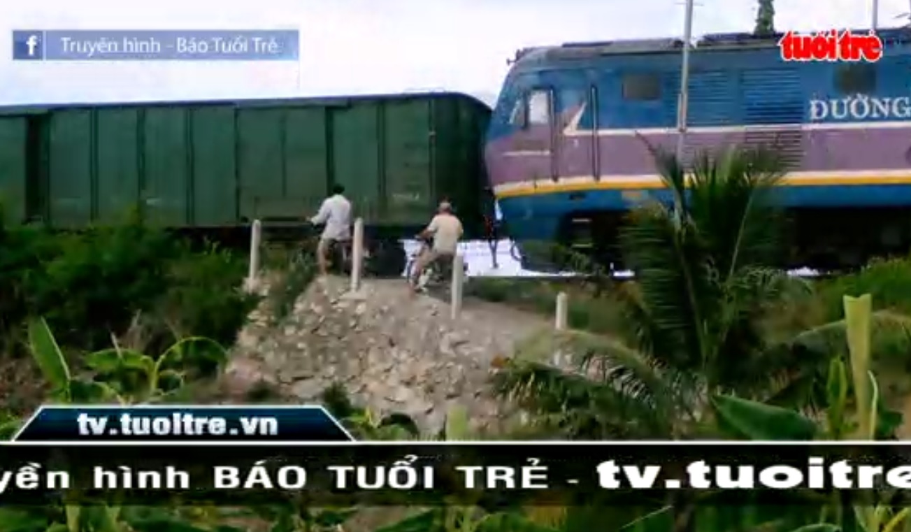 Dangerous level crossing needs to be resolved in Nha Trang