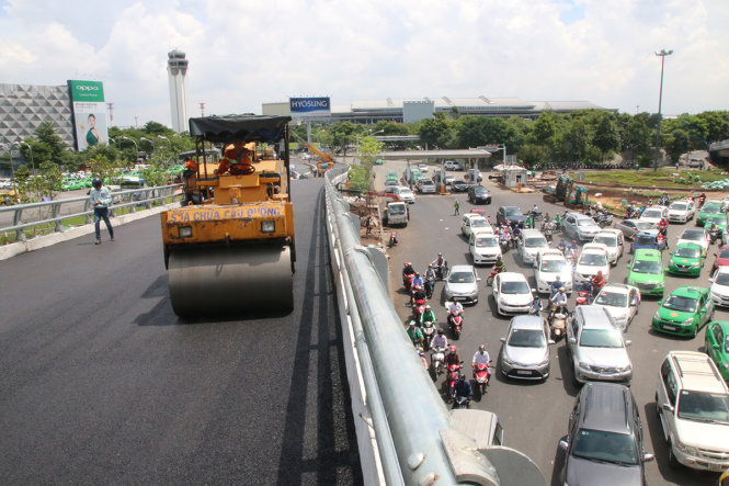 Flyover at Tan Son Nhat entrances to open to traffic in July