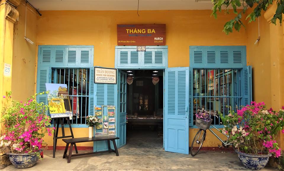 British painter fights ‘fake art’ with Hoi An gallery