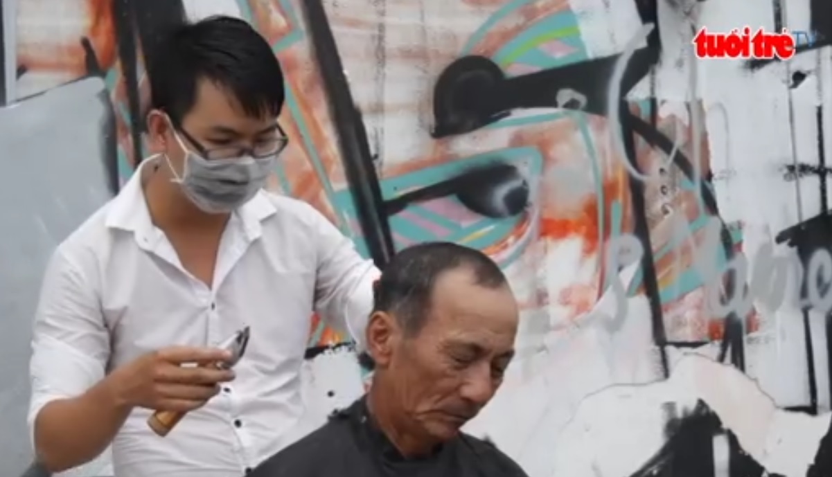 Free haircut by young stylists in District 7, Ho Chi Minh City