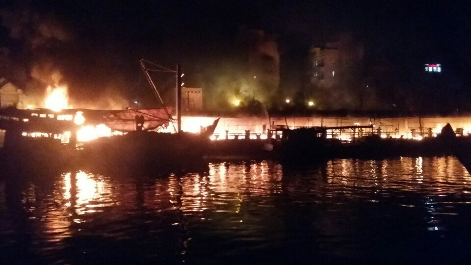 Phu Quoc night market engulfed by early morning fire