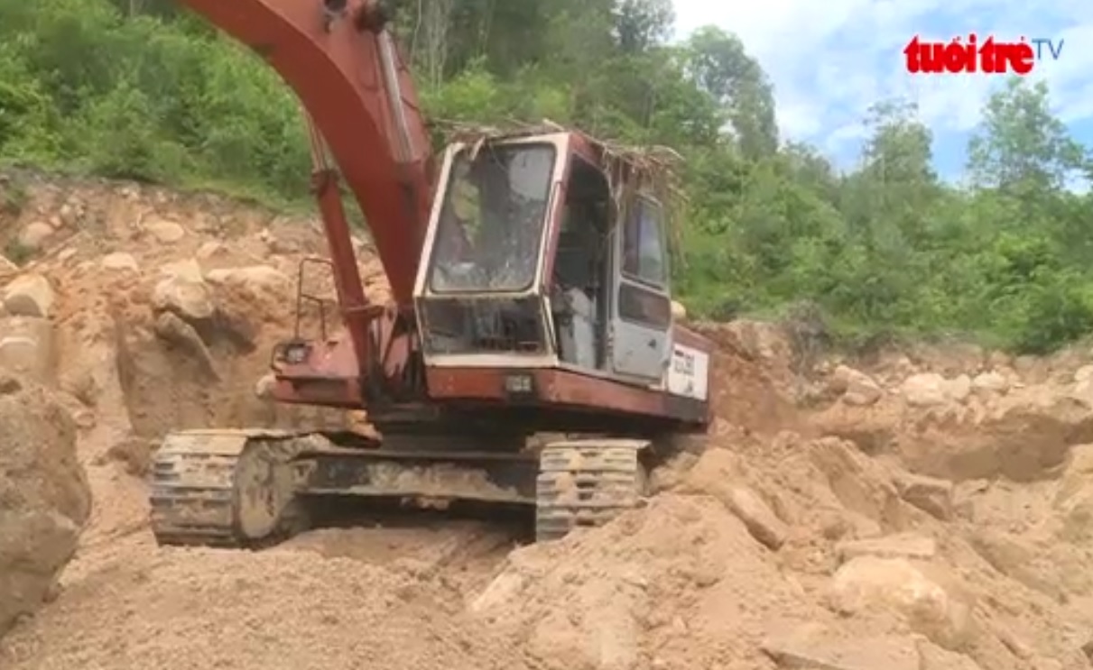 Police stop illegal mining in Ba Ria-Vung Tau Province