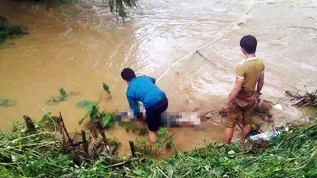 Two family members dead, two missing as flood sweeps away car in Vietnam