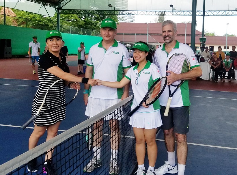Foreign diplomats exhibit flair at tennis tourney in Ho Chi Minh City