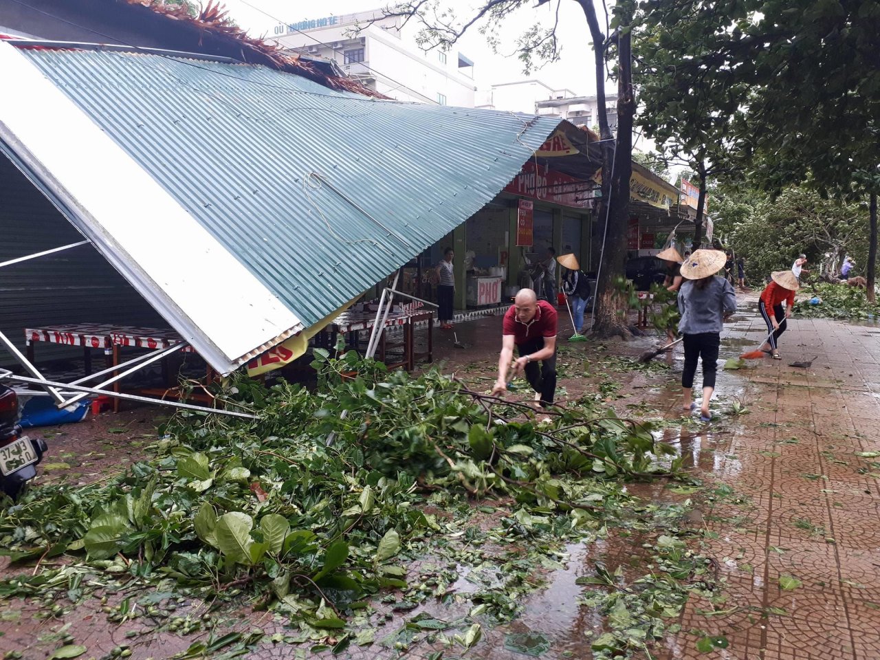 Storm Talas wrecks havoc in north-central Vietnam