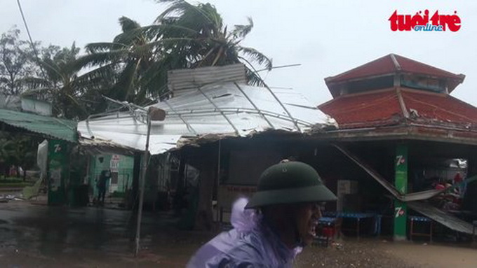 Multiple domestic flights rescheduled as Storm Talas hits Vietnam