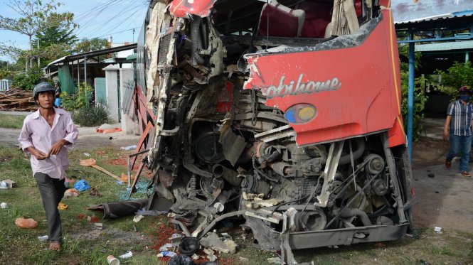 Three dead in multiple-bus pile-up in southern Vietnam