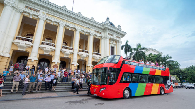 Vietnam suspends double-decker tour pilot program