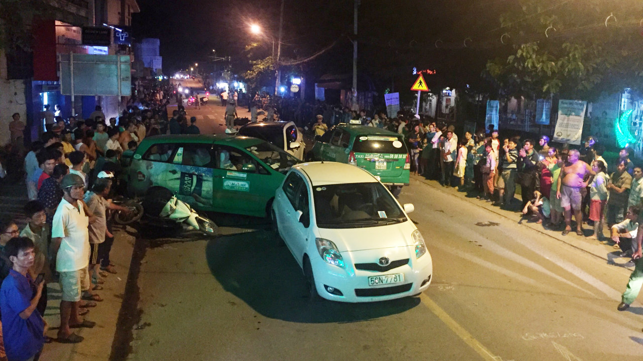 Two dead, 10 injured in multiple-vehicle crash in Ho Chi Minh City