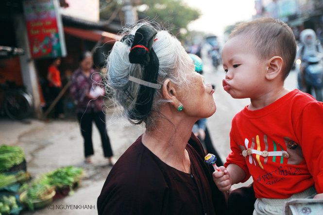 ​Photography forum captures life of Vietnamese streets