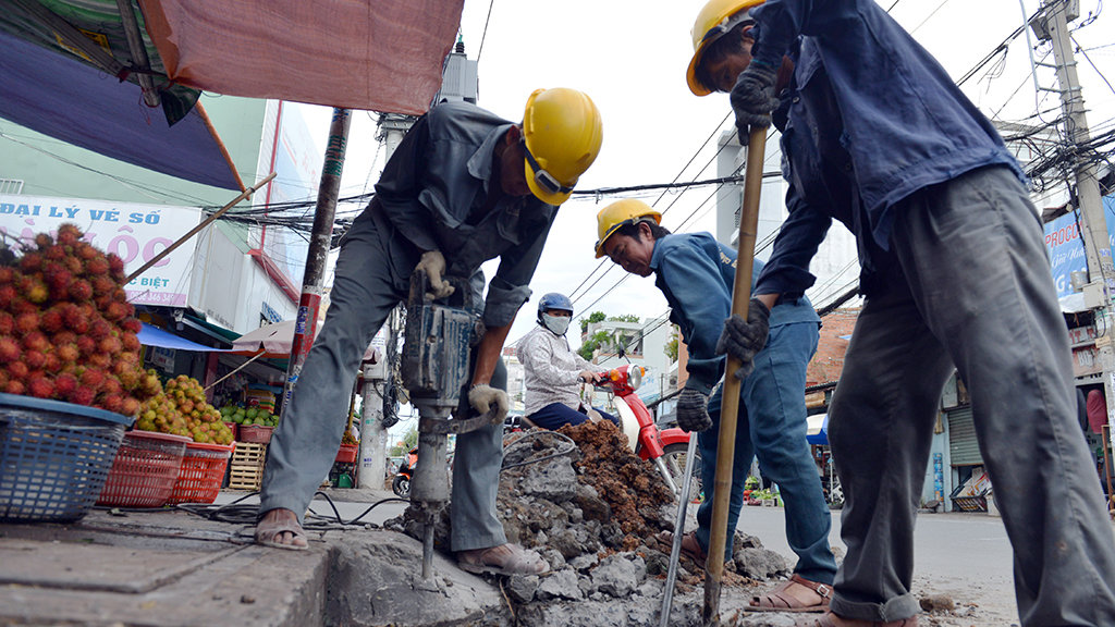 ​Smell-proof sewer openings installed in Ho Chi Minh City