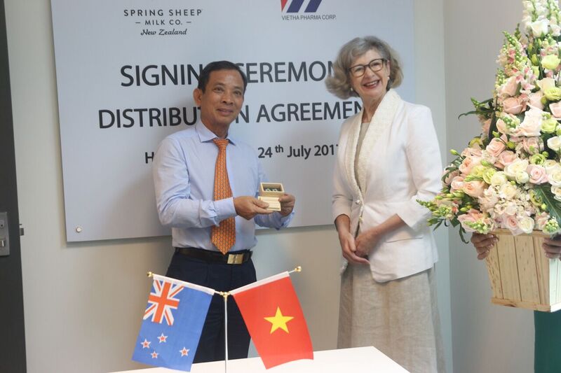 Vietnam, New Zealand sign first-ever agreement on sheep milk distribution
