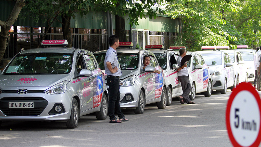 ​Hanoi eyes standard color scheme for taxis