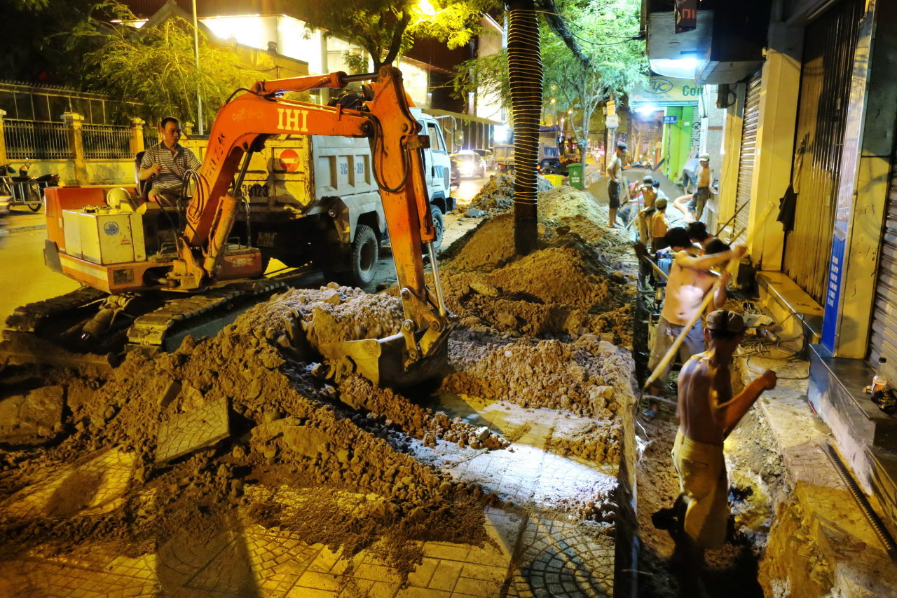​Continuous rains pose challenges to roadworks in Ho Chi Minh City