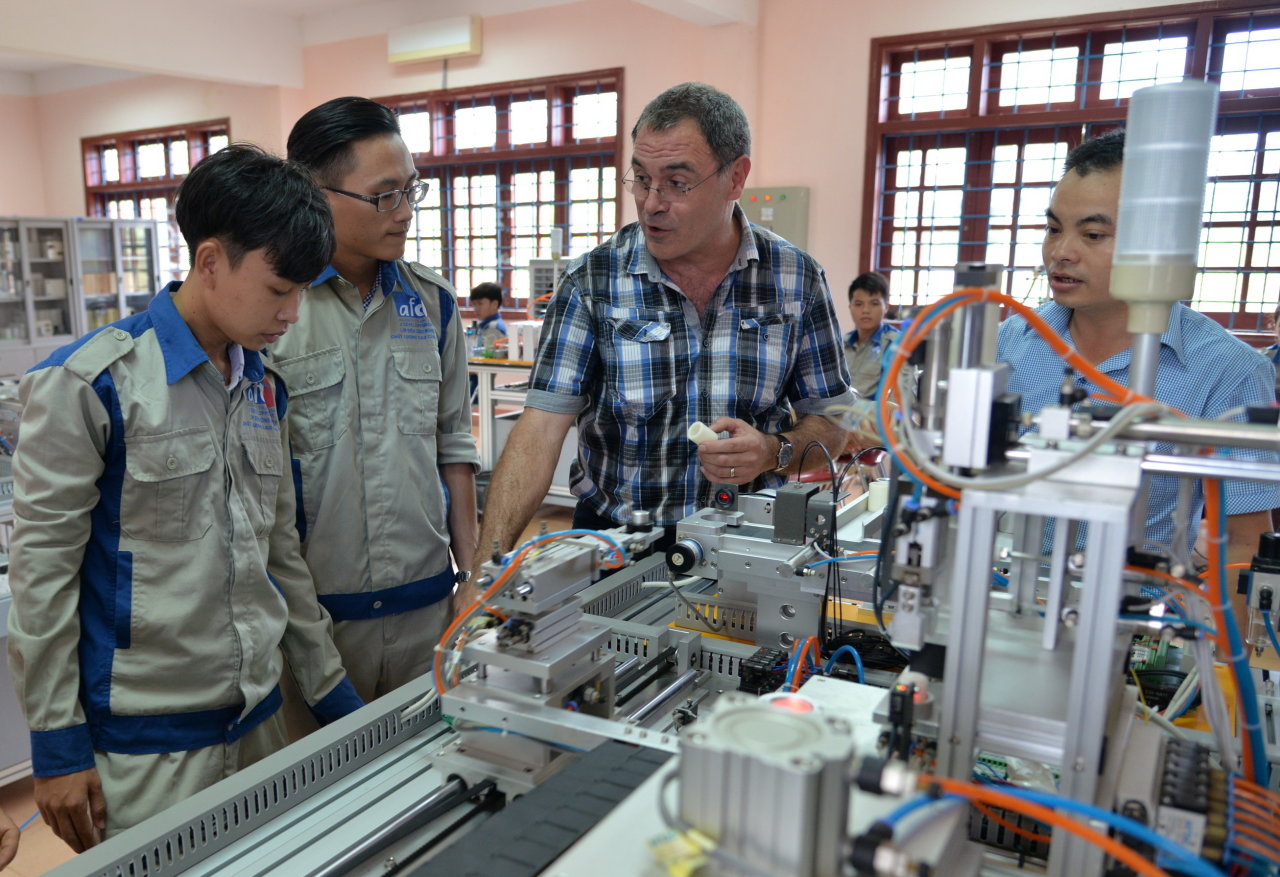 ​French experts desire to make global Vietnamese technicians