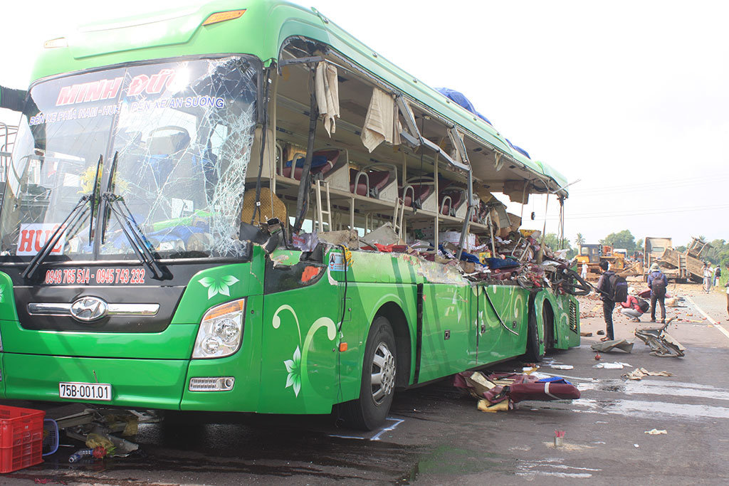 Five dead, six injured in bus-tractor trailer collision in central Vietnam