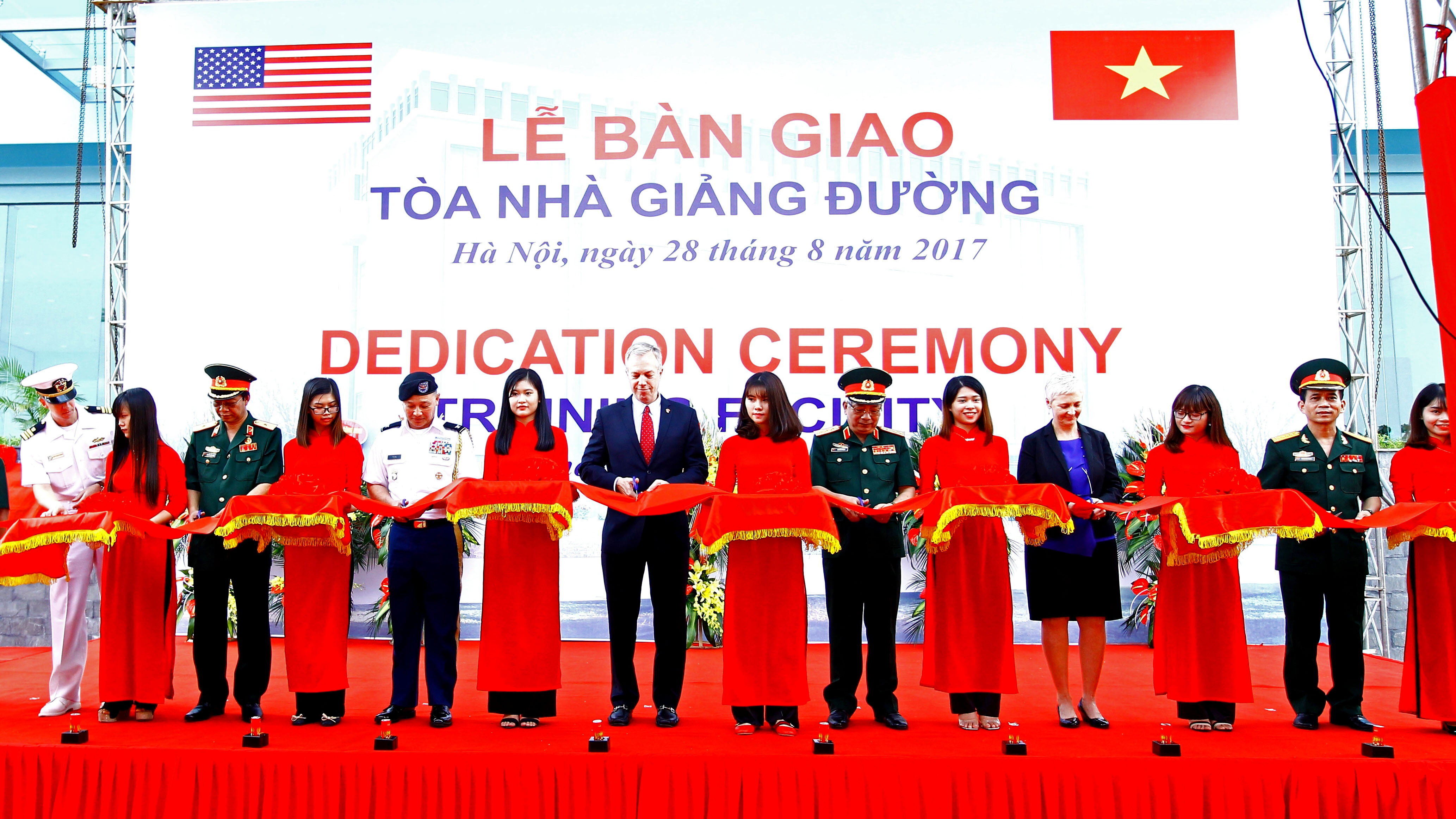 ​US government funds training center for Vietnamese peacekeeping forces