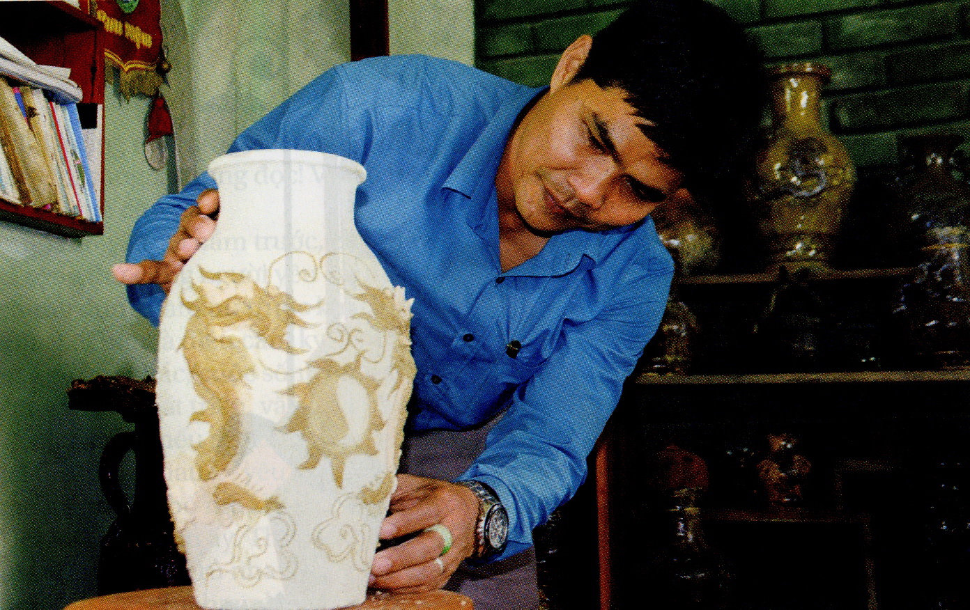 Artisans fight to preserve traditional pottery in central Vietnam