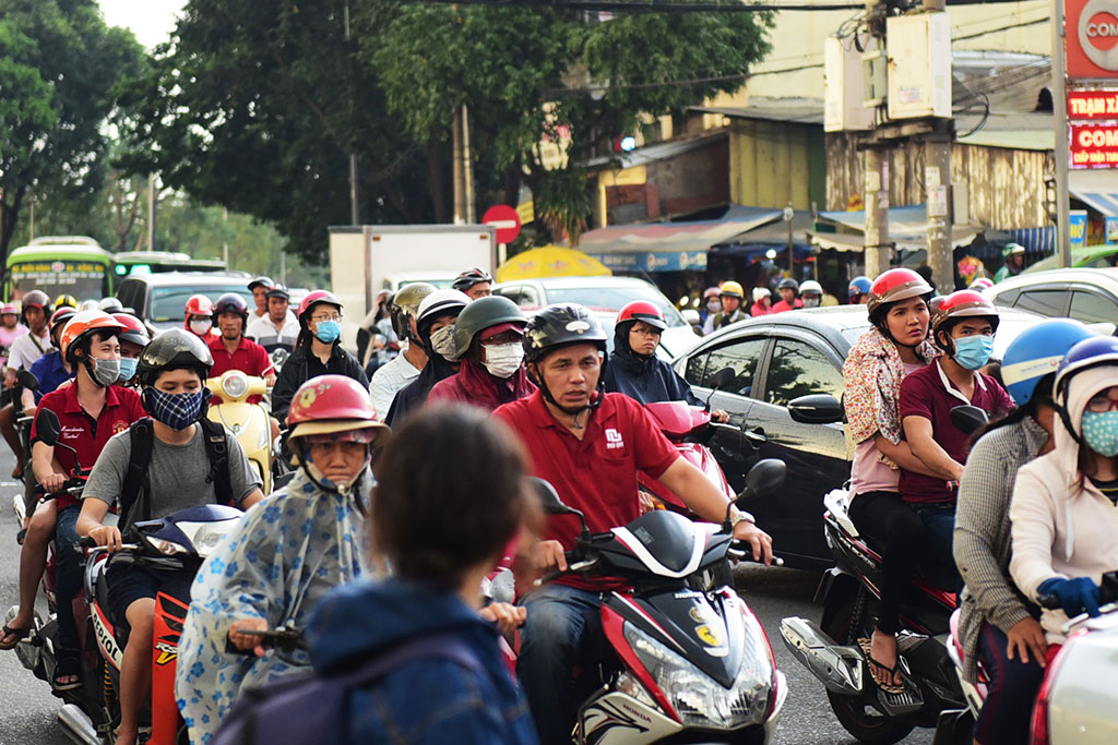 ​People rush back to Hanoi, Ho Chi Minh City following long holiday
