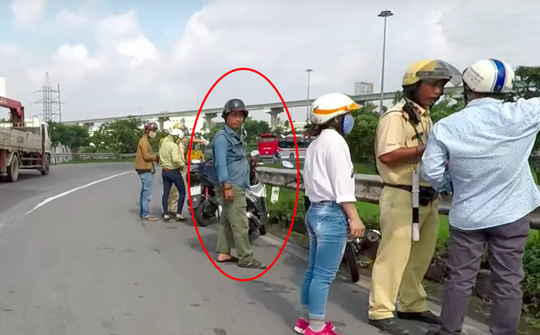​Ho Chi Minh City police verify ‘assistant’ protecting traffic cops from being filmed