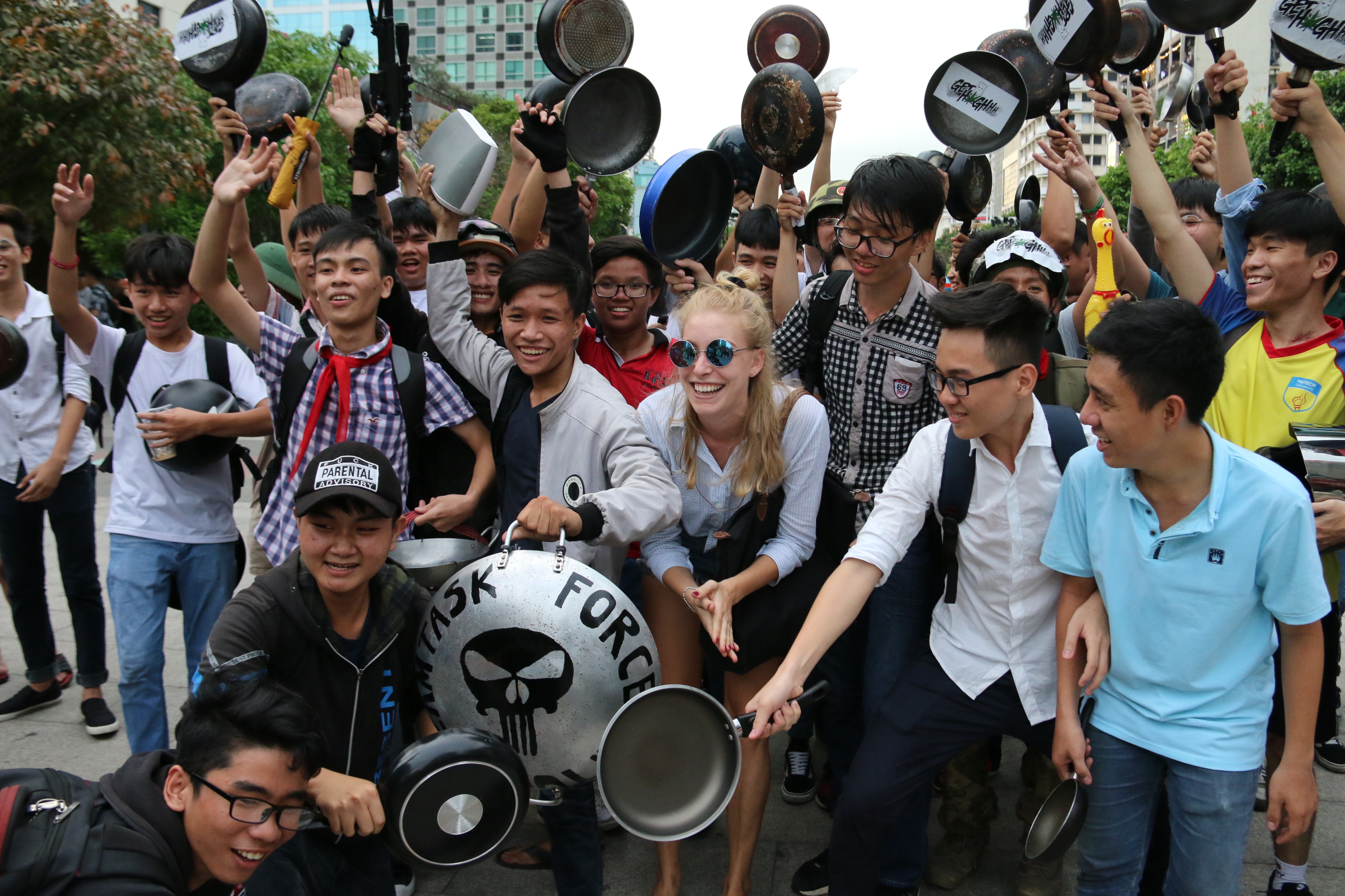 Ho Chi Minh City youths raise frying pans in PlayerUnknown's Battleground simulation