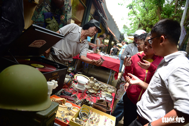 Saigon antique market connects past and present  