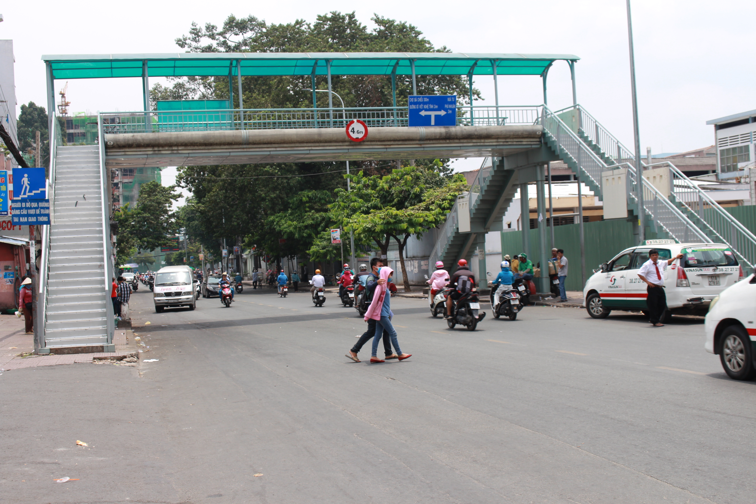 ​Pedestrian bridges underused in Ho Chi Minh City