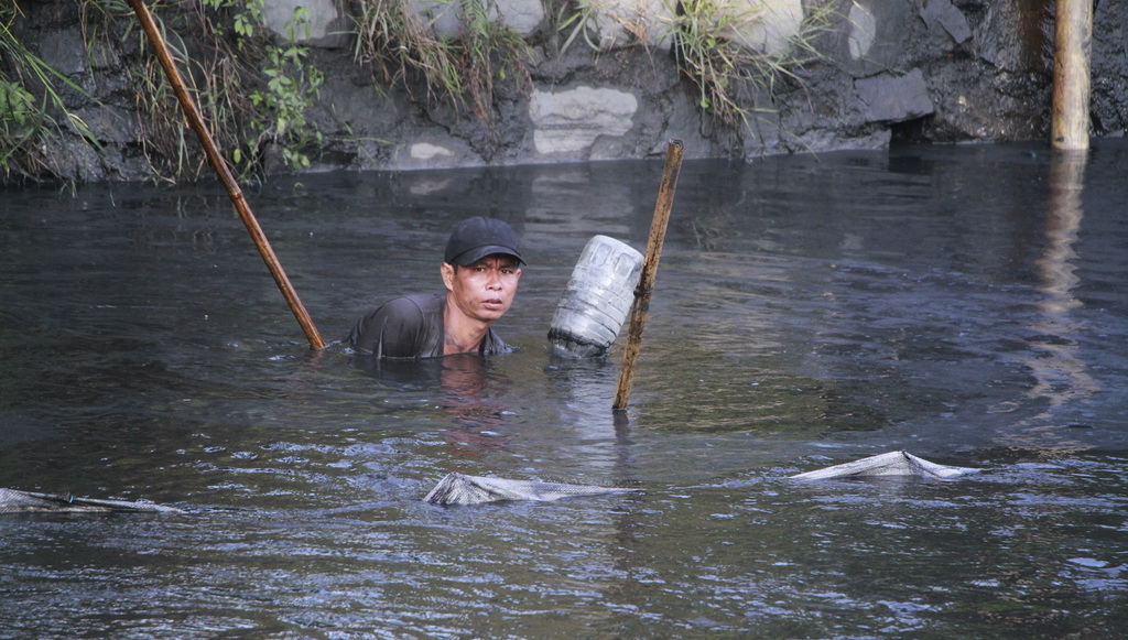 ​Coal rush: Vietnam’s poor earn hard money collecting washed-up coal