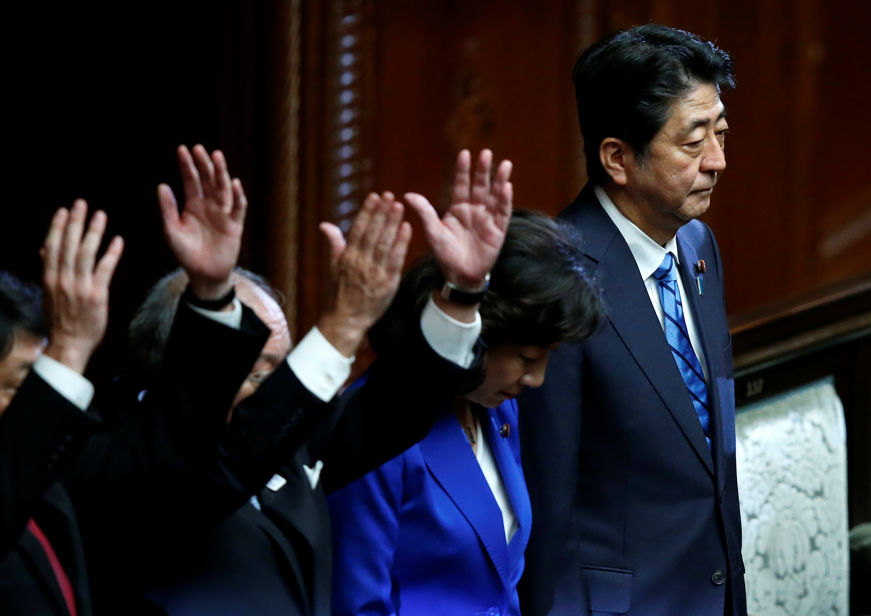 Japan parliament dissolved, snap Oct. 22 election expected