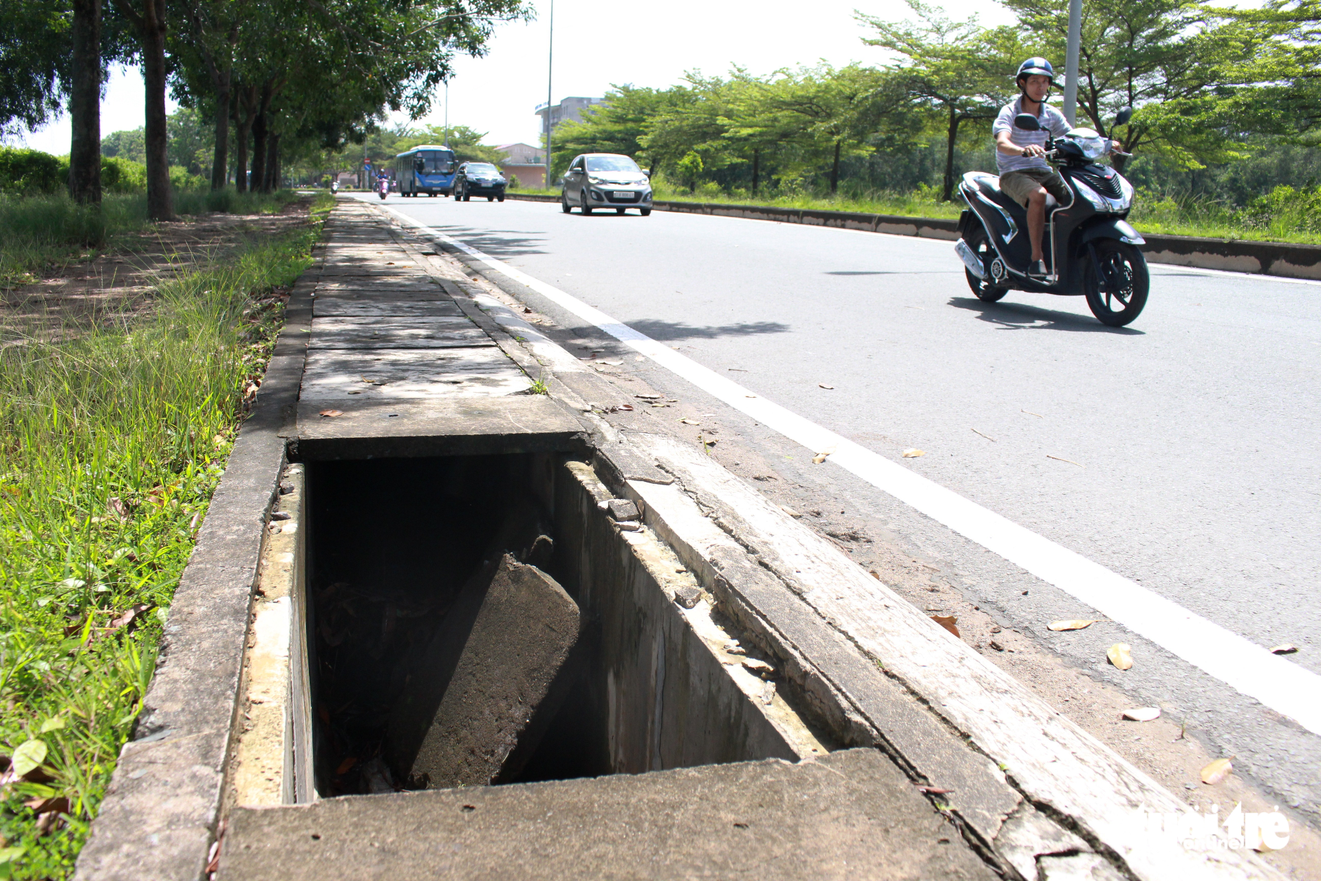 ​Manholes with missing covers scare Ho Chi Minh City residents